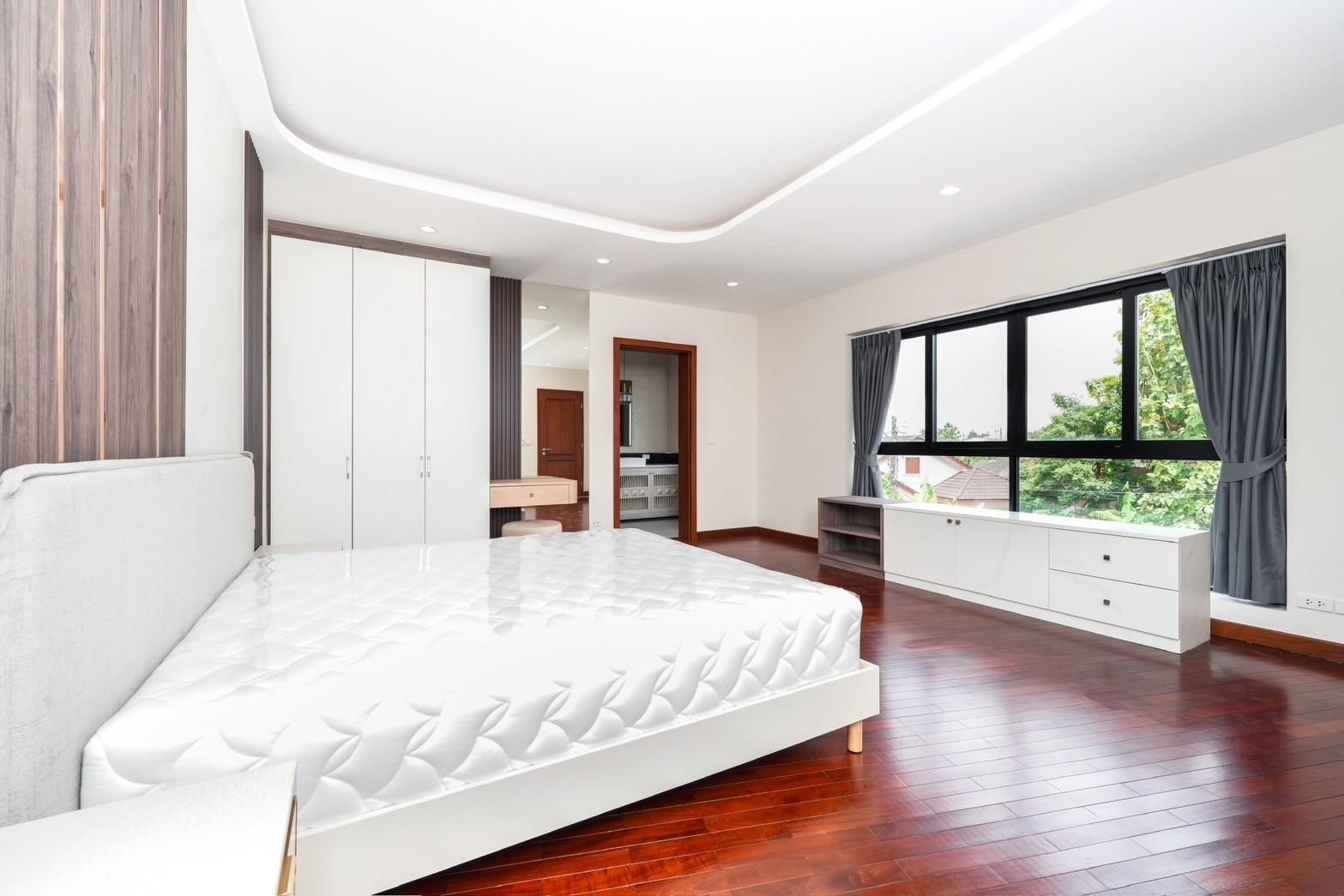 Luxurious 5 Bed, 6 Bath Villa for Sale in Muang Phuket