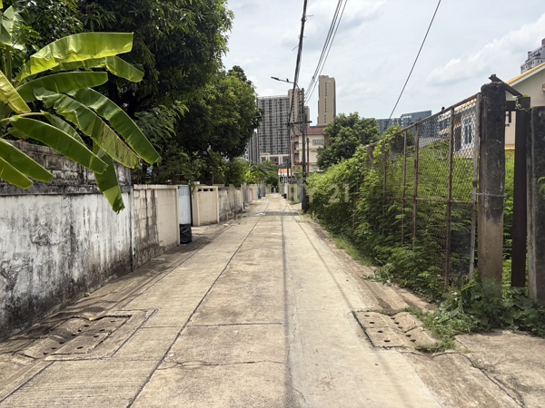 Prime Location! Spacious 2-Storey House for Sale at Inthamara 21 (90 Sq.w.) Near Phahonyothin & Vibhavadi No.59-HH-690017