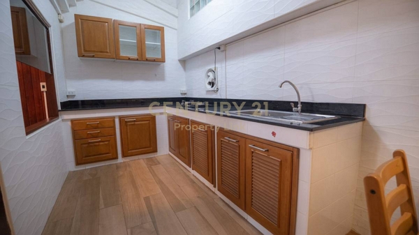 Spacious 5-Bed European Townhouse for Rent | 350 SQ.M near Expressways (Ekkamai-Sukhumvit)No.62-TH-69012