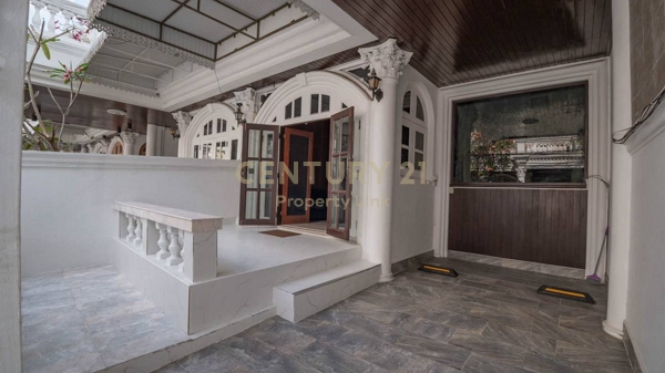 Spacious 5-Bed European Townhouse for Rent | 350 SQ.M near Expressways (Ekkamai-Sukhumvit)No.62-TH-69012