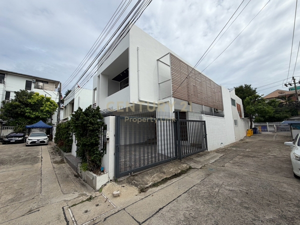 Rare Ari Gem! Detached House on 50 Sq.W. Land in Soi Ari Samphan 4 No.59-HH-69027
