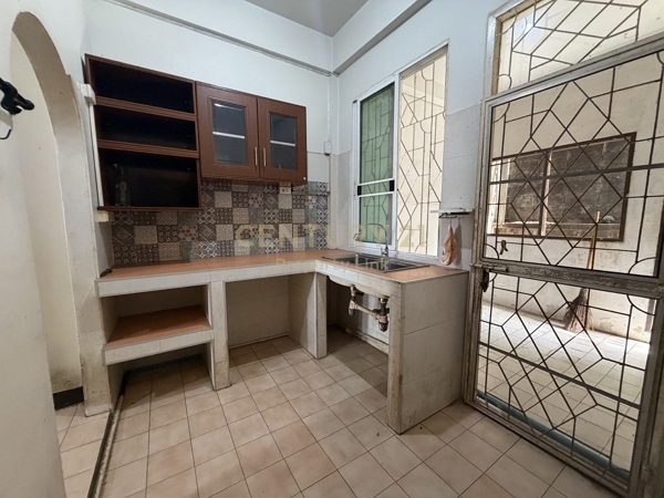 Prime Huai Khwang Location! 2BR Townhome near MRT & Ratchada | THB 4M No.59-HH-69017