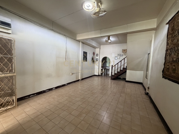 Prime Huai Khwang Location! 2BR Townhome near MRT & Ratchada | THB 4M No.59-HH-69017