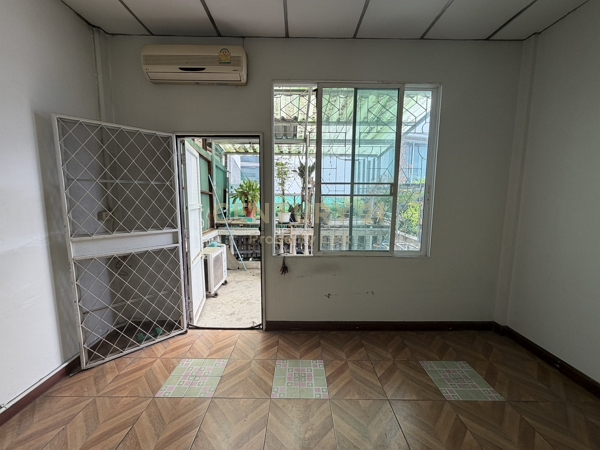 Prime Huai Khwang Location! 2BR Townhome near MRT & Ratchada | THB 4M No.59-HH-69017