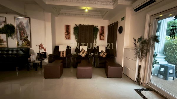 Focus on Unique Architecture & Investment: Unique Greek-Roman Style 4.5-Story Home Office for Sale | Vibhavadi 2 (250 Sq.m.) No.50-TH-69016