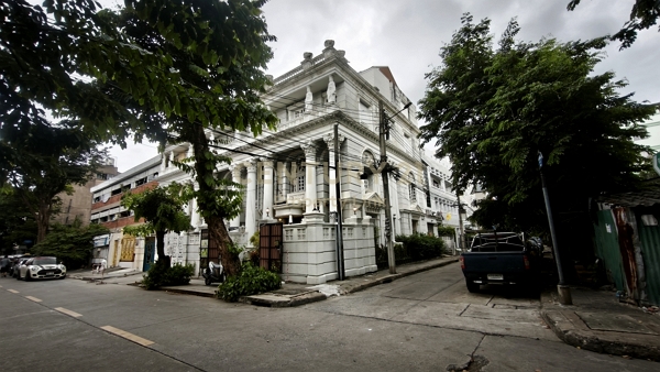 Focus on Unique Architecture & Investment: Unique Greek-Roman Style 4.5-Story Home Office for Sale | Vibhavadi 2 (250 Sq.m.) No.50-TH-69016
