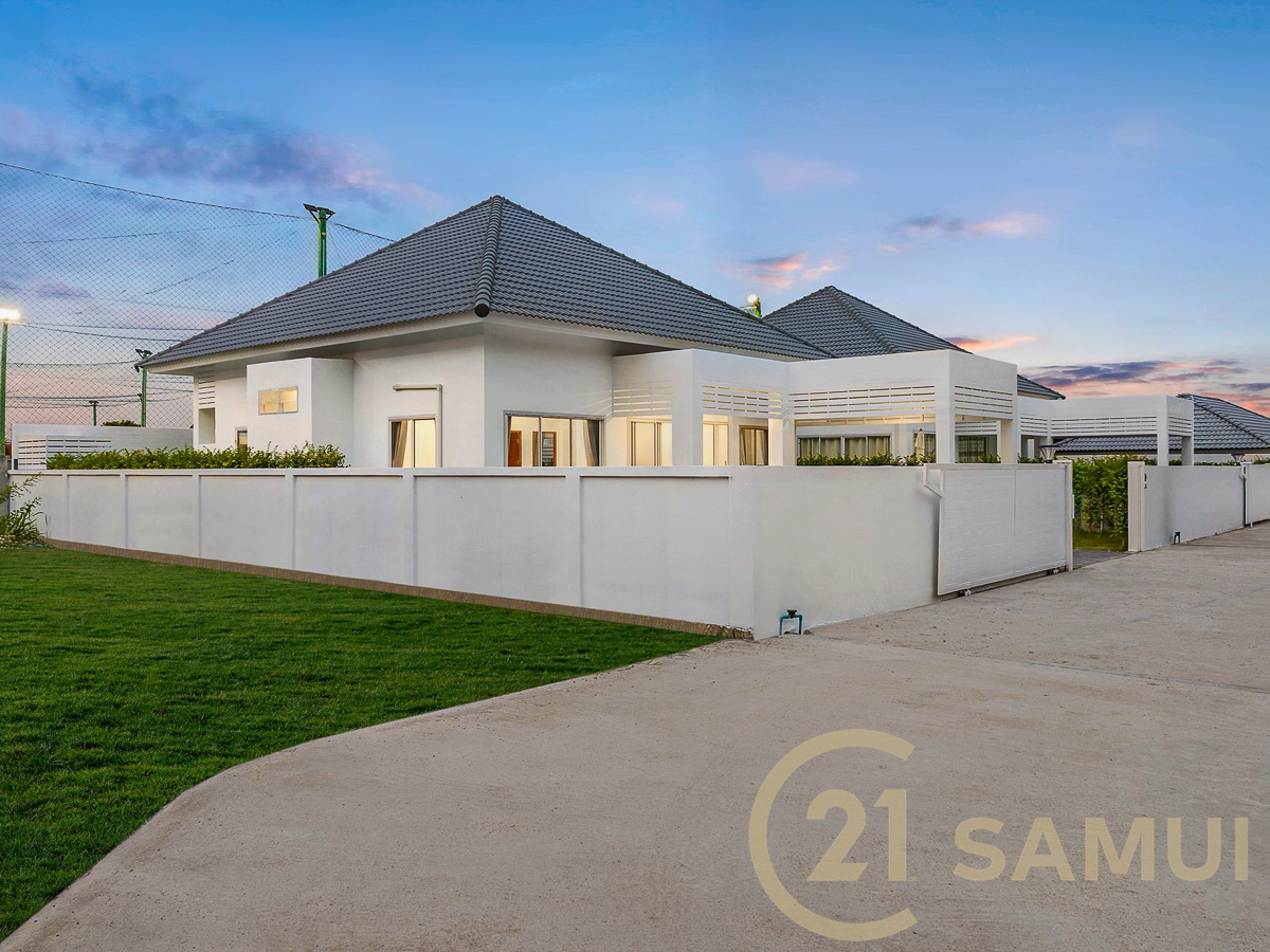 3-Bedroom Pool Villa in Leasehold for Sale in Ban Tai