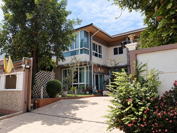 Luxury Detached House with Koi Fish Pond & Garden | Suan Luang R.9 – Ready to Move In No.55-HH-69033