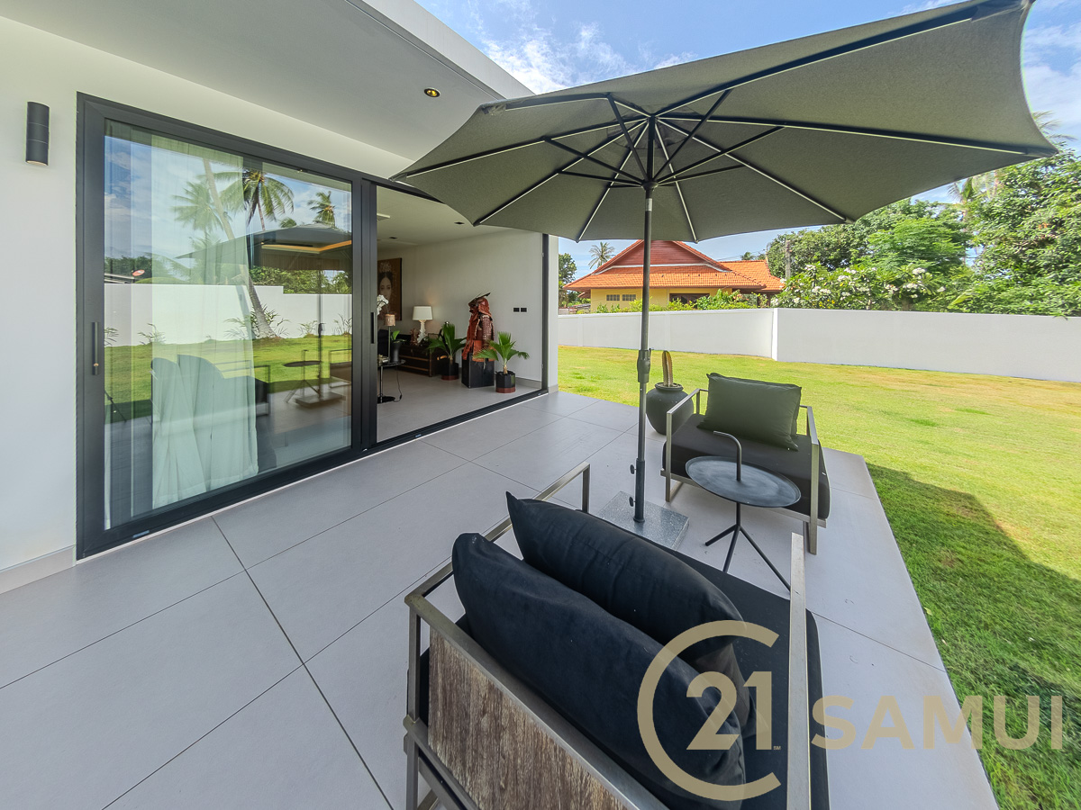 Luxury 4-Bedroom Pool Villa with Guest House and Large Garden for Sale in Plai Laem