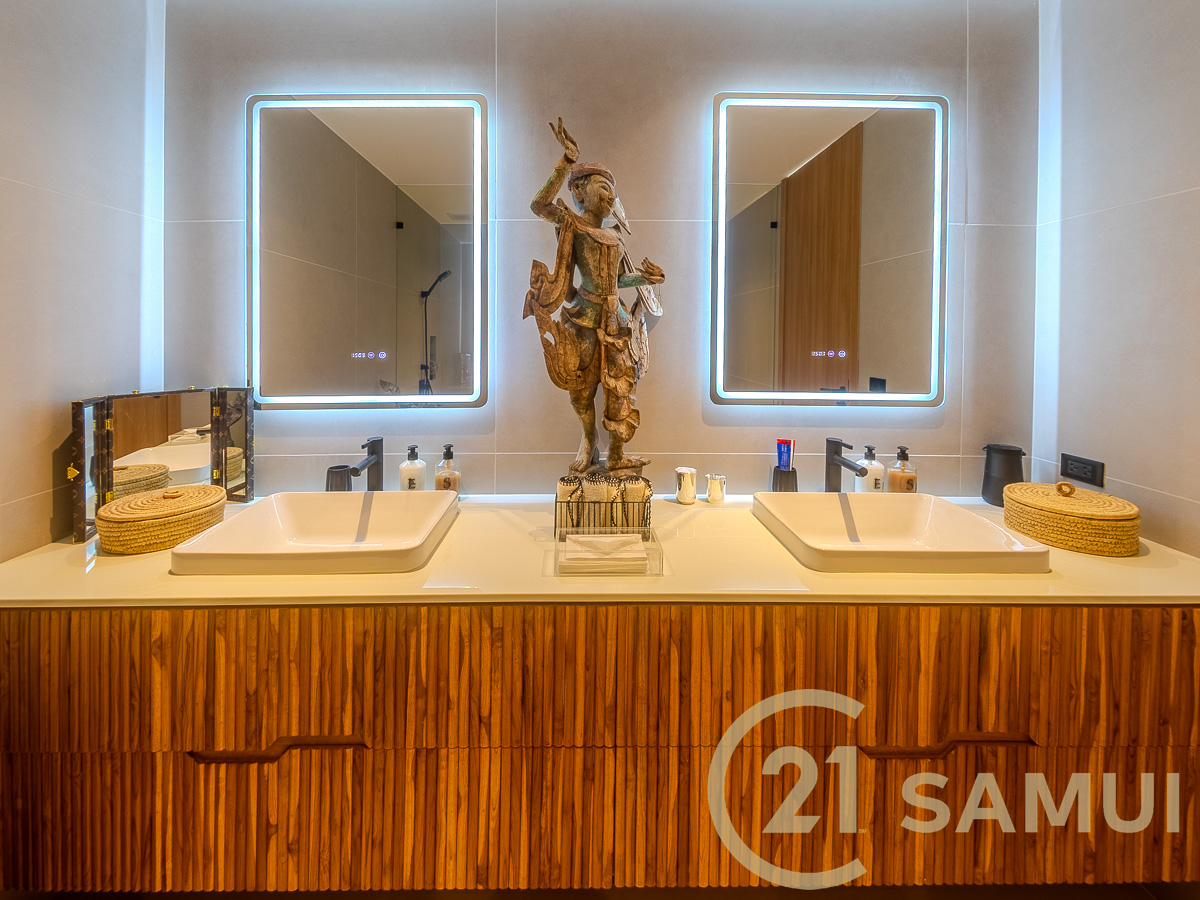 Luxury 4-Bedroom Pool Villa with Guest House and Large Garden for Sale in Plai Laem