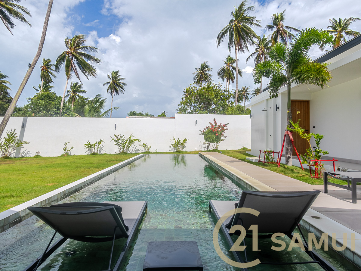 Luxury 4-Bedroom Pool Villa with Guest House and Large Garden for Sale in Plai Laem