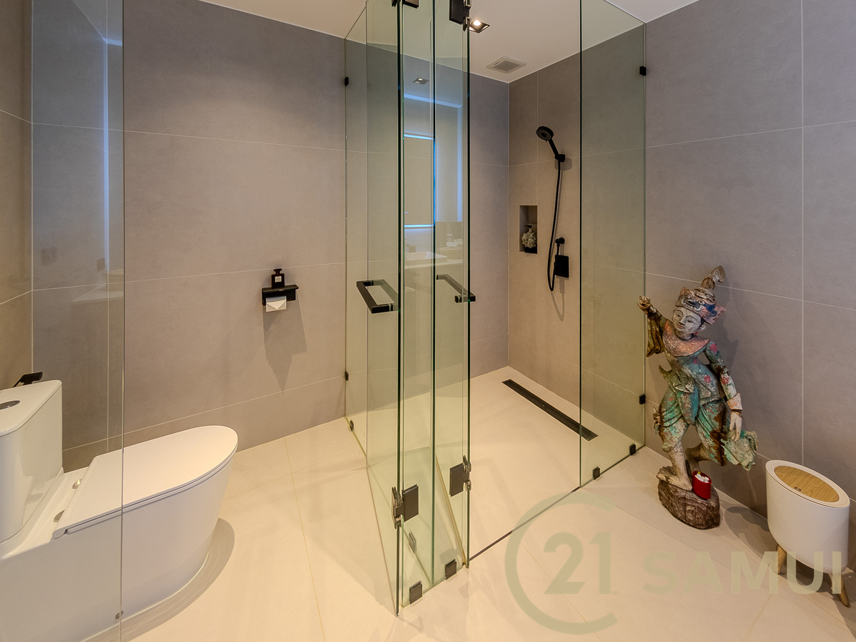 Luxury 4-Bedroom Pool Villa with Guest House and Large Garden for Sale in Plai Laem