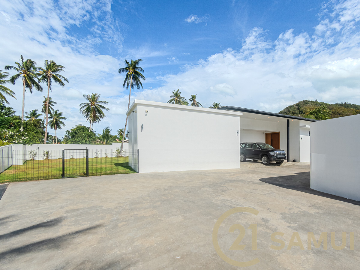 Luxury 4-Bedroom Pool Villa with Guest House and Large Garden for Sale in Plai Laem