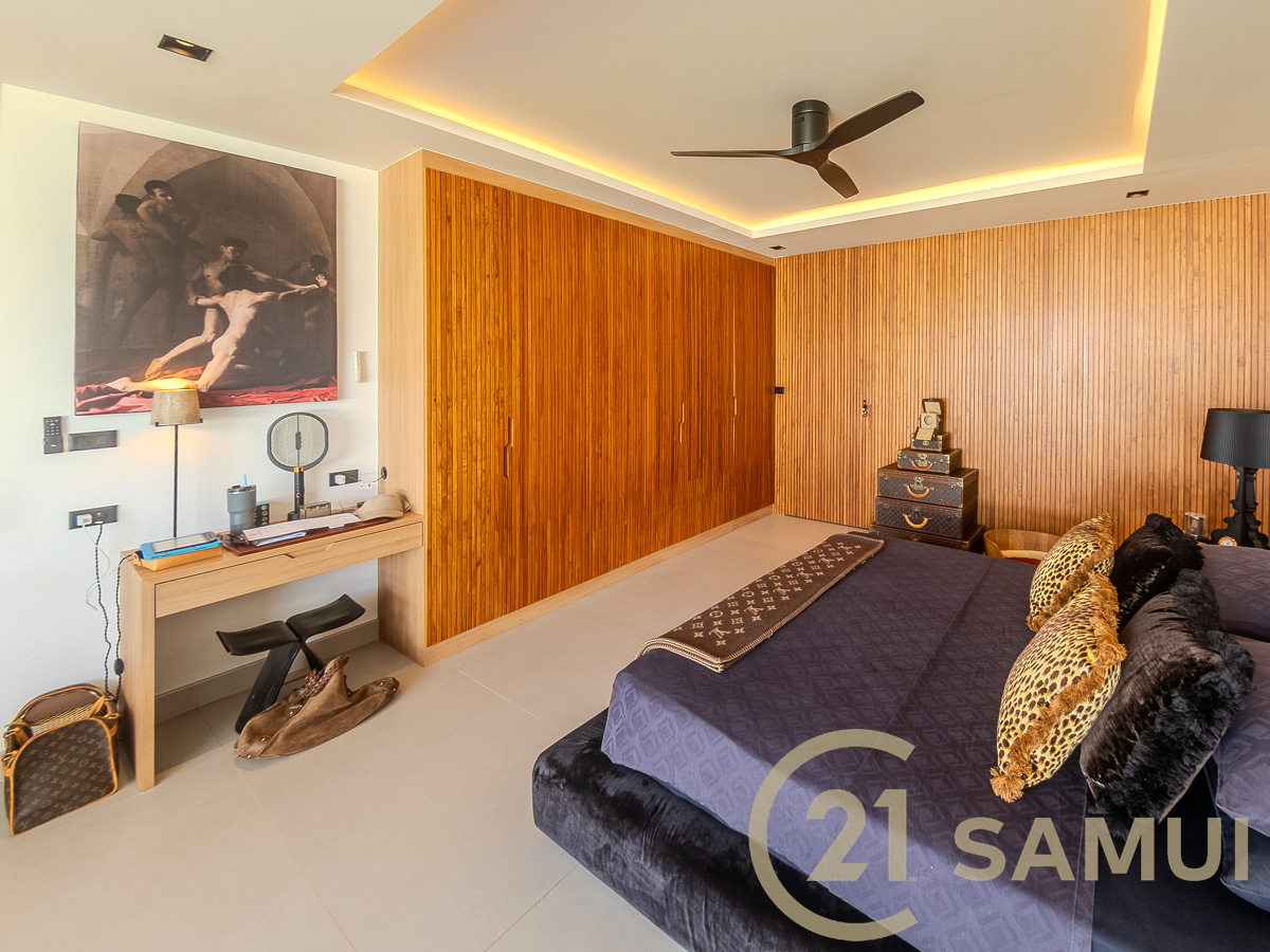 Luxury 4-Bedroom Pool Villa with Guest House and Large Garden for Sale in Plai Laem