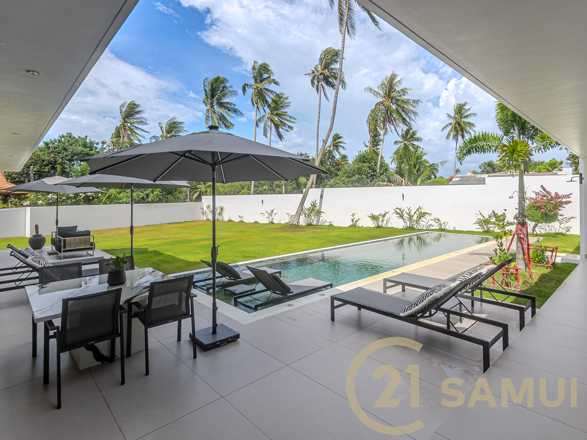 Luxury 4-Bedroom Pool Villa with Guest House and Large Garden for Sale in Plai Laem