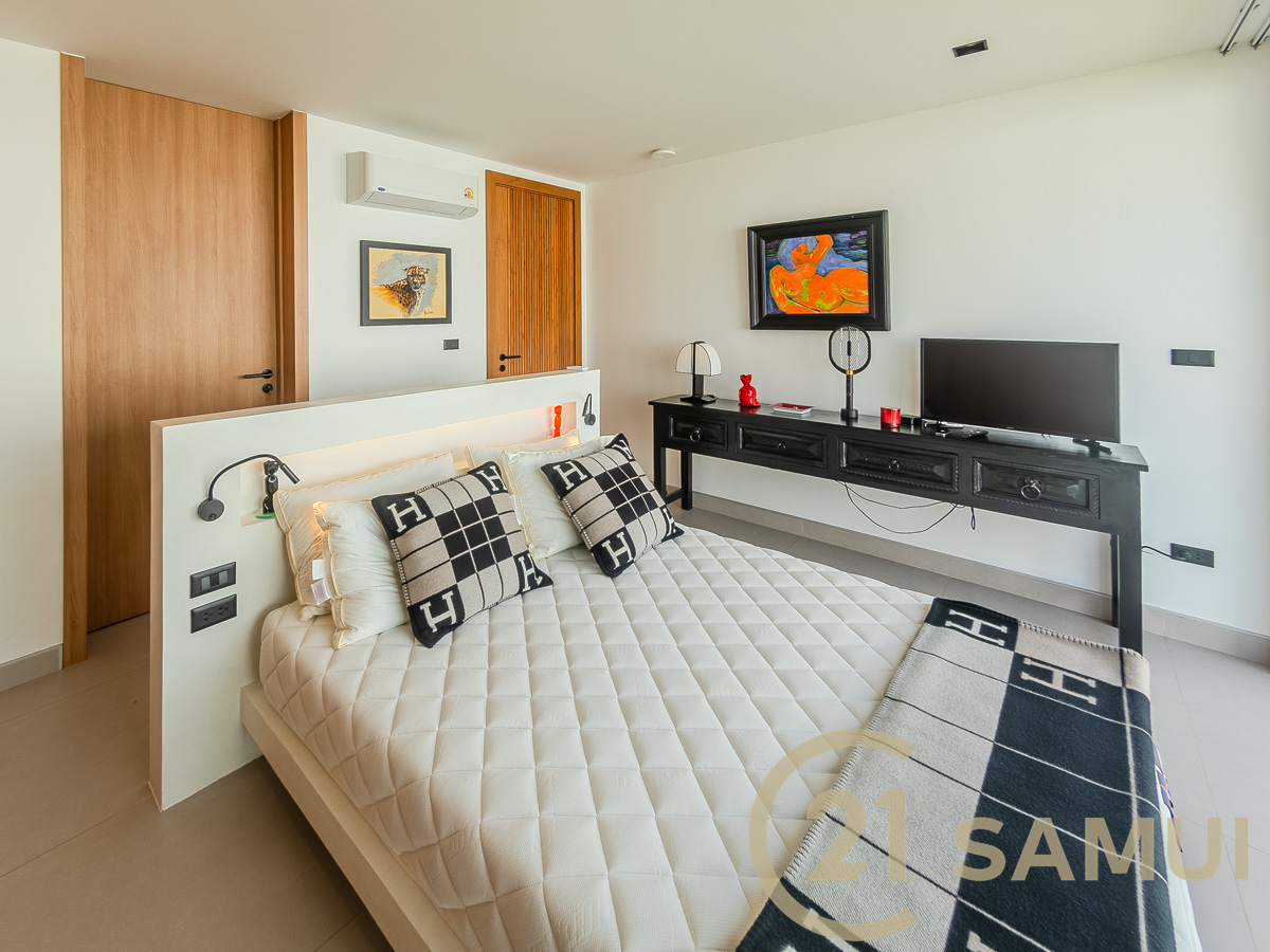 Luxury 4-Bedroom Pool Villa with Guest House and Large Garden for Sale in Plai Laem