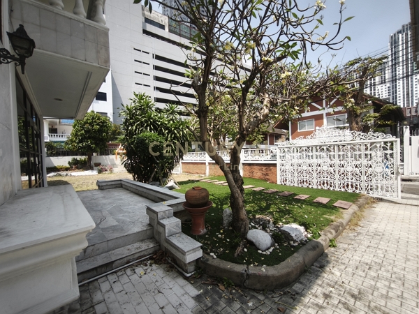 Single House for Rent Rama 9 | Register Company | Parking 6 Cars No.50-HH-69035