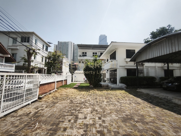 Single House for Rent Rama 9 | Register Company | Parking 6 Cars No.50-HH-69035