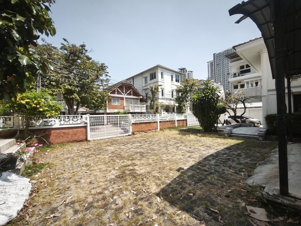 Single House for Rent Rama 9 | Register Company | Parking 6 Cars No.50-HH-69035