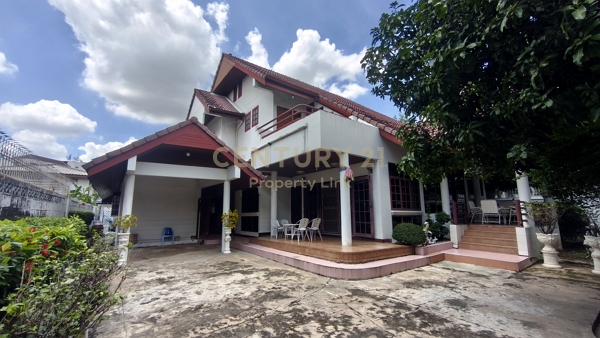 Prime Location in Chatuchak! Spacious 4-Bed House (350 Sq.m.) near Bon Marché Market & Srirat Expressway No.50-HH-69043