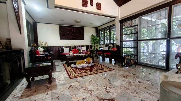 Prime Location in Chatuchak! Spacious 4-Bed House (350 Sq.m.) near Bon Marché Market & Srirat Expressway No.50-HH-69043