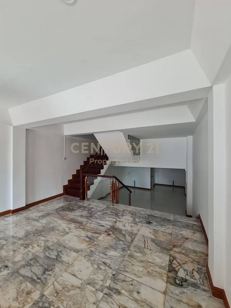 Rare Opportunity! 4-Story Townhouse with 220 Sq.m. Space in Sutthisan-Inthamara | Near BTS Saphan Khwai No.50-TH-69022