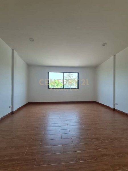 Rare Opportunity! 4-Story Townhouse with 220 Sq.m. Space in Sutthisan-Inthamara | Near BTS Saphan Khwai No.50-TH-69022