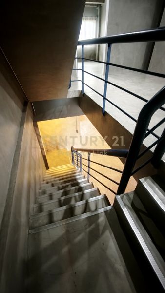For Rent: 4-Storey Home Office in Soi Sahakarnpramun (Pracha Uthit - Ratchada) | 5 Rooms, High Ceilings, Company Reg. No.50-CB-69020