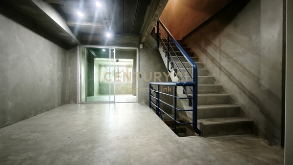 For Rent: 4-Storey Home Office in Soi Sahakarnpramun (Pracha Uthit - Ratchada) | 5 Rooms, High Ceilings, Company Reg. No.50-CB-69020