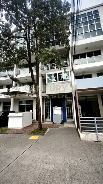 For Rent: 4-Storey Home Office in Soi Sahakarnpramun (Pracha Uthit - Ratchada) | 5 Rooms, High Ceilings, Company Reg. No.50-CB-69020