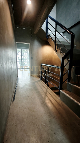 For Rent: 4-Storey Home Office in Soi Sahakarnpramun (Pracha Uthit - Ratchada) | 5 Rooms, High Ceilings, Company Reg. No.50-CB-69020