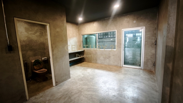For Rent: 4-Storey Home Office in Soi Sahakarnpramun (Pracha Uthit - Ratchada) | 5 Rooms, High Ceilings, Company Reg. No.50-CB-69020