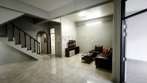 • [Huai Khwang House for Sale/Rent] Spacious 4BR Townhouse | Fully Furnished & Prime Location! No.50-TH-69024