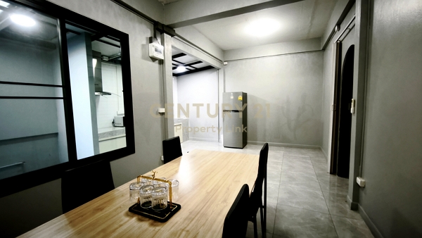 • [Huai Khwang House for Sale/Rent] Spacious 4BR Townhouse | Fully Furnished & Prime Location! No.50-TH-69024