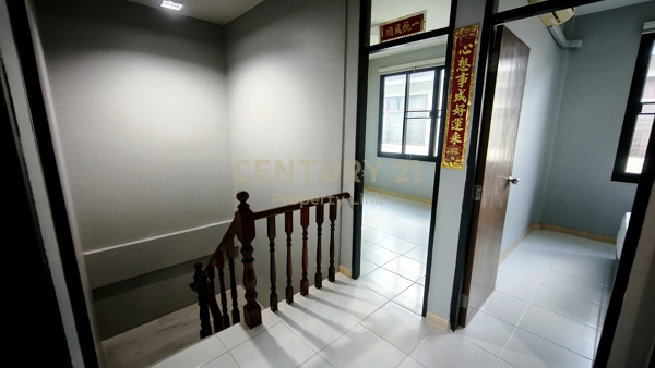• [Huai Khwang House for Sale/Rent] Spacious 4BR Townhouse | Fully Furnished & Prime Location! No.50-TH-69024