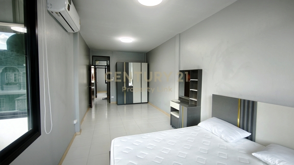 • [Huai Khwang House for Sale/Rent] Spacious 4BR Townhouse | Fully Furnished & Prime Location! No.50-TH-69024