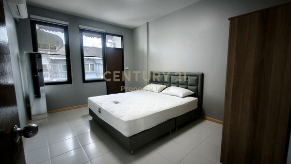 • [Huai Khwang House for Sale/Rent] Spacious 4BR Townhouse | Fully Furnished & Prime Location! No.50-TH-69024