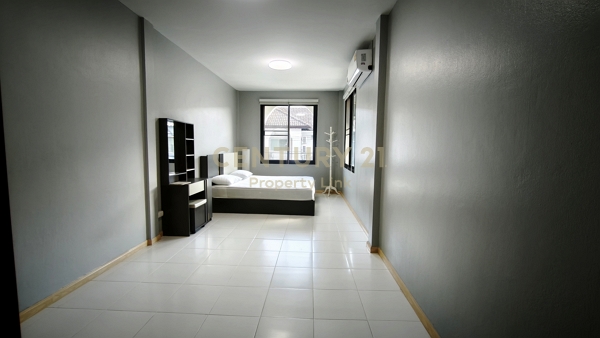 • [Huai Khwang House for Sale/Rent] Spacious 4BR Townhouse | Fully Furnished & Prime Location! No.50-TH-69024
