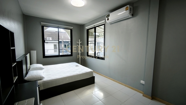 • [Huai Khwang House for Sale/Rent] Spacious 4BR Townhouse | Fully Furnished & Prime Location! No.50-TH-69024